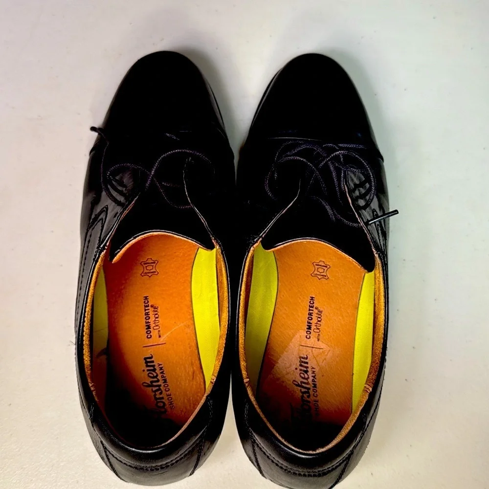 Florsheim Black Oxford Shoes with Cap Toe and Lace-Up Design